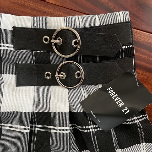 NWT Forever 21 School Girl Dual-Buckle Pleated Plaid Mini Skirt Women’s Size L - Picture 8 of 9